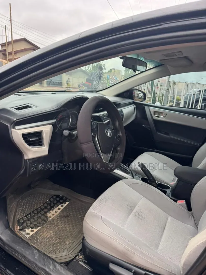Toyota Corolla LE 4dr Sedan (1.8L 4cyl CVT) 2015 Black