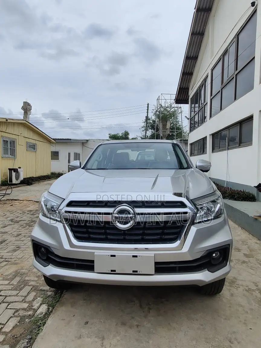 New Nissan Pick-Up 2025 Silver