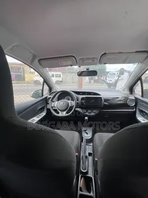 Toyota Vitz 1.3 AWD 5dr 2014 Beige