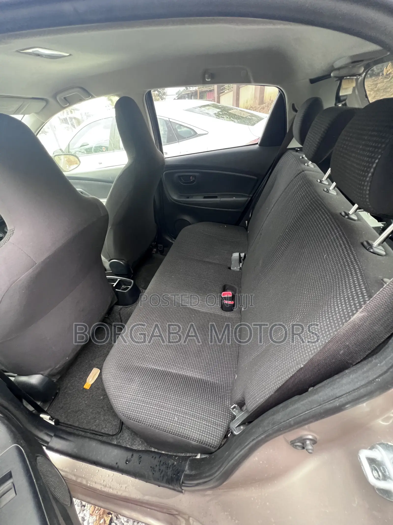 Toyota Vitz 1.3 AWD 5dr 2014 Beige