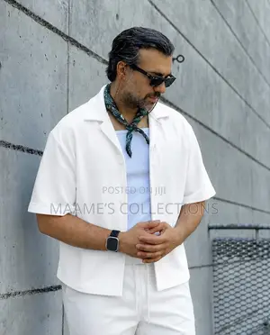 Men’S Textured Short-Sleeve Collared Shirt.