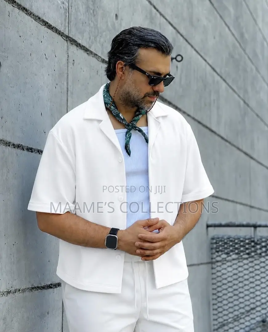 Men’S Textured Short-Sleeve Collared Shirt.