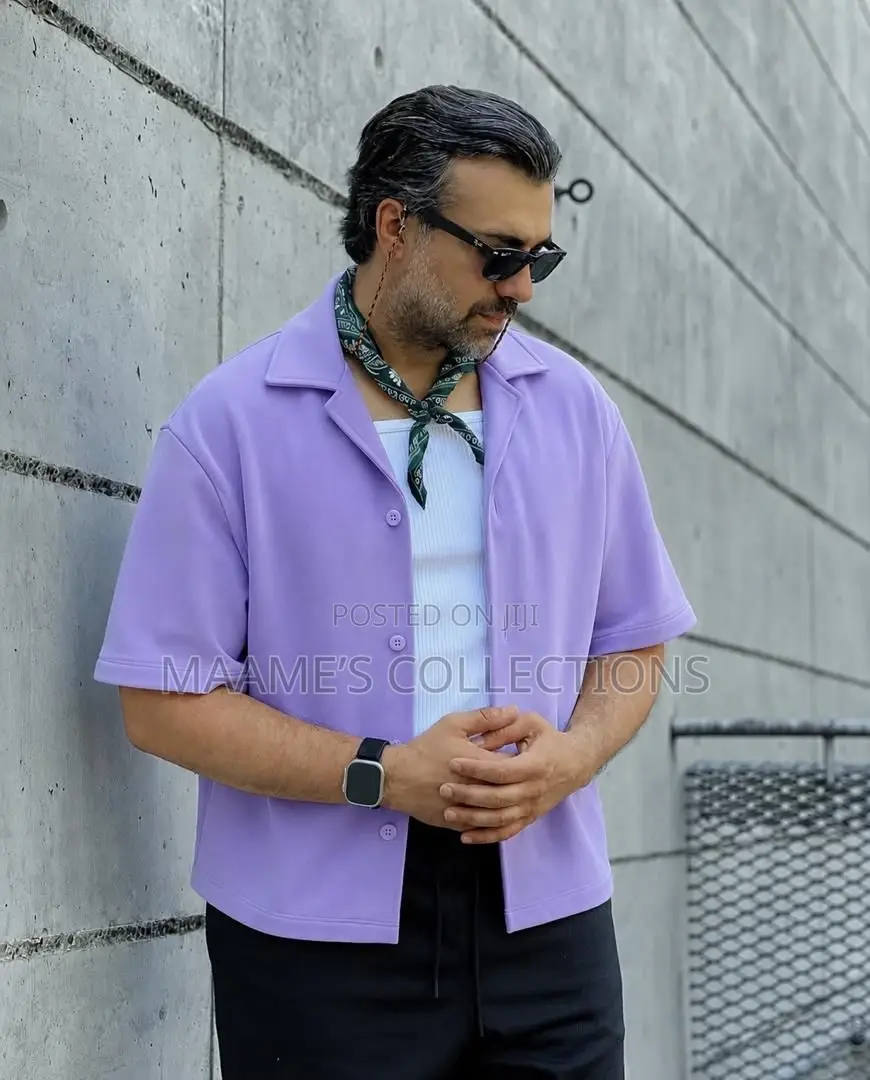 Men’S Textured Short-Sleeve Collared Shirt.