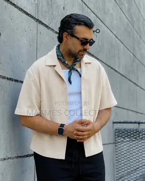 Men’S Textured Short-Sleeve Collared Shirt.