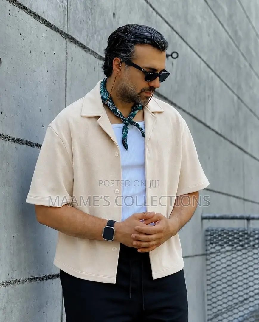 Men’S Textured Short-Sleeve Collared Shirt.