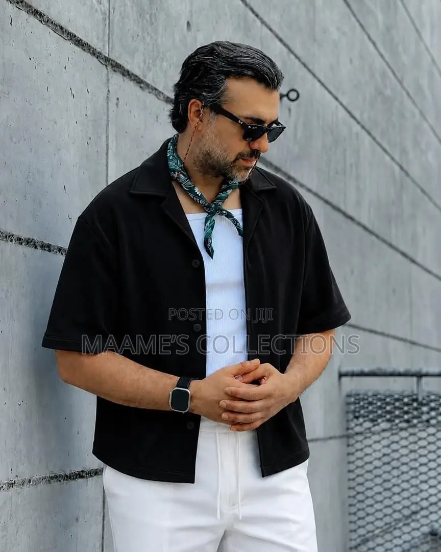 Men’S Textured Short-Sleeve Collared Shirt.