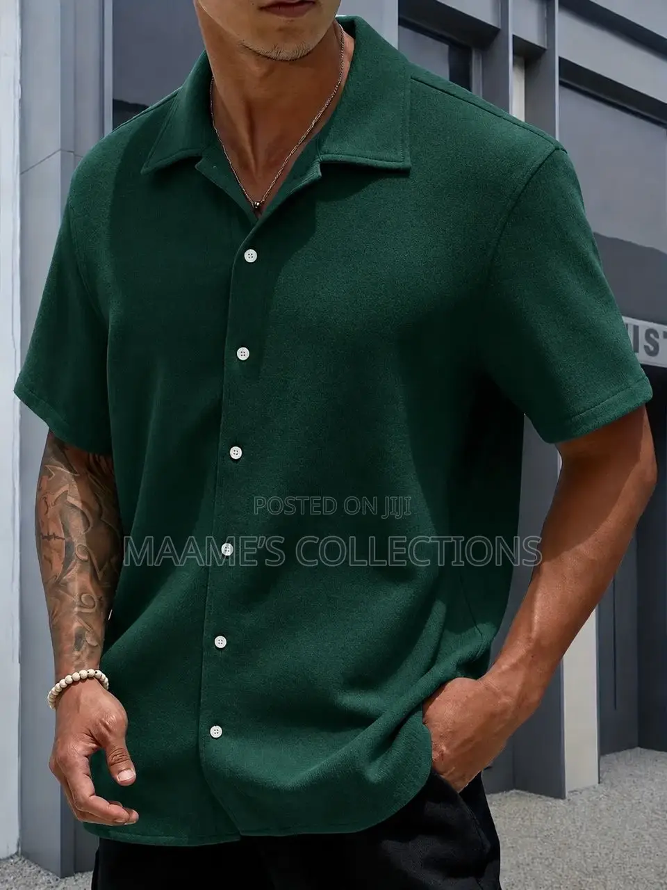 Men’S Textured Short-Sleeve Collared Shirt.
