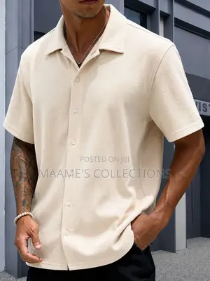 Men’S Textured Short-Sleeve Collared Shirt.