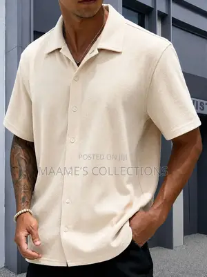 Men’S Textured Short-Sleeve Collared Shirt.