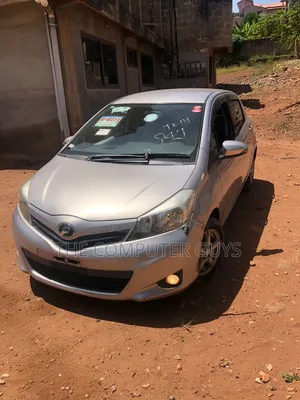 Toyota Vitz 1.5 FWD 5dr 2012 Gray