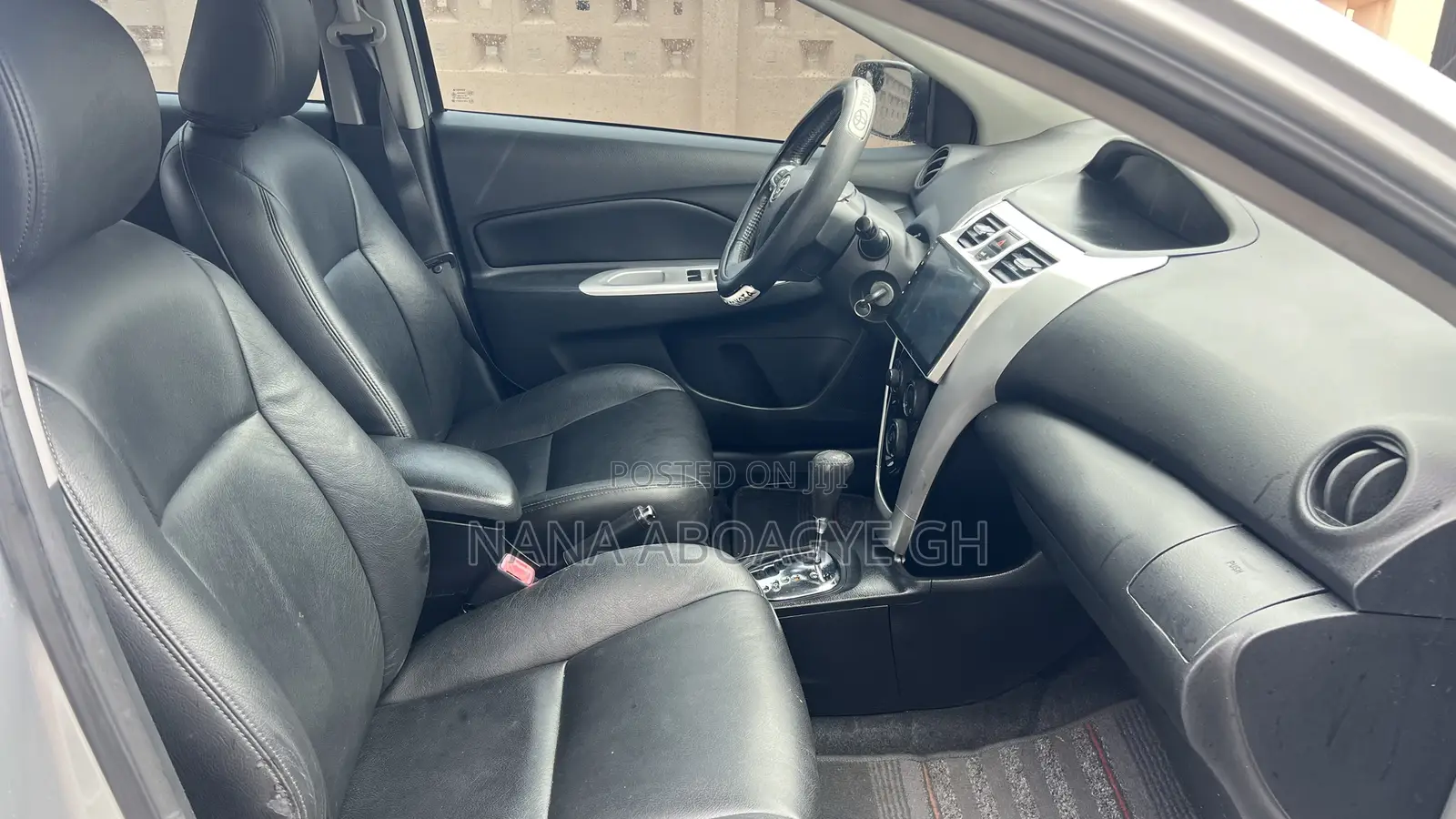 Toyota Yaris 2011 Silver