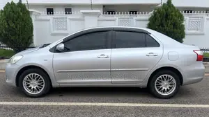 Toyota Yaris 2011 Silver