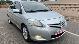 Toyota Yaris 2011 Silver