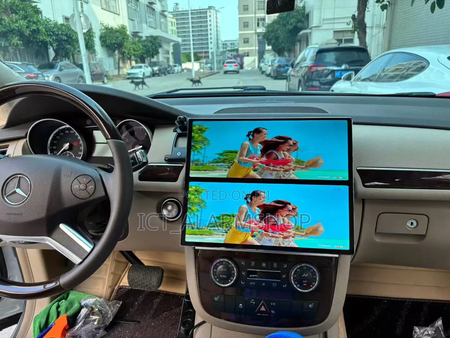 Dual-Screen Android Car Stereo Unit Universal Designe