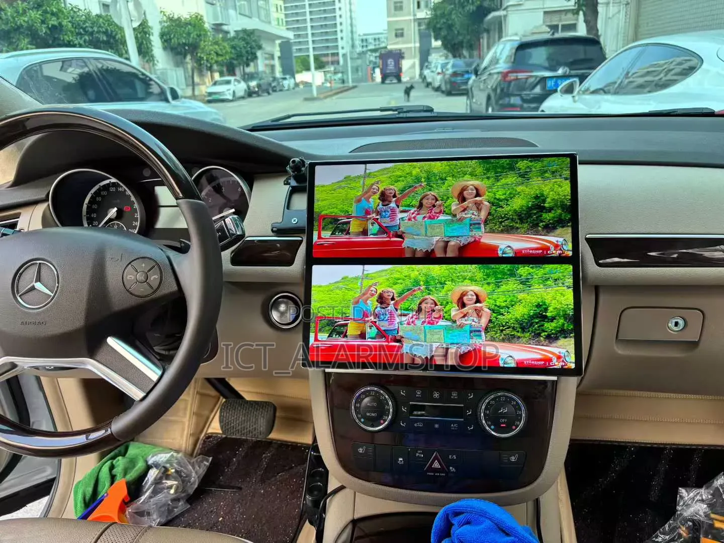 Dual-Screen Android Car Stereo Unit Universal Designe