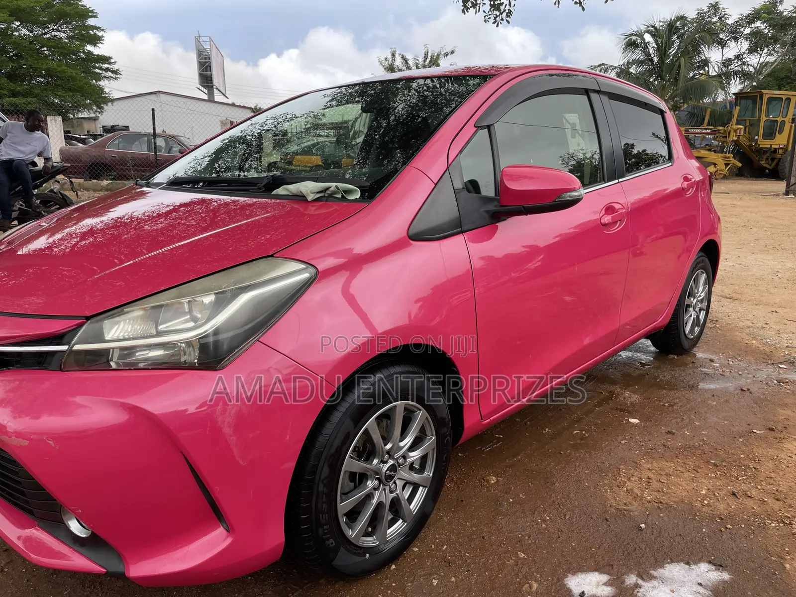Toyota Vitz 1.3 AWD 5dr 2014 Pink