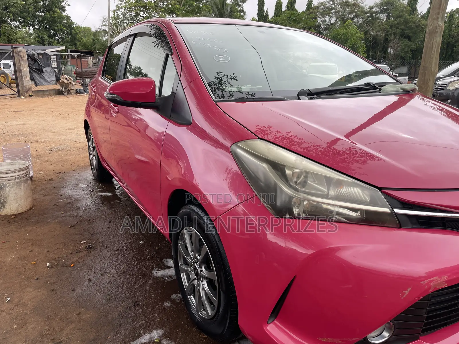 Toyota Vitz 1.3 AWD 5dr 2014 Pink