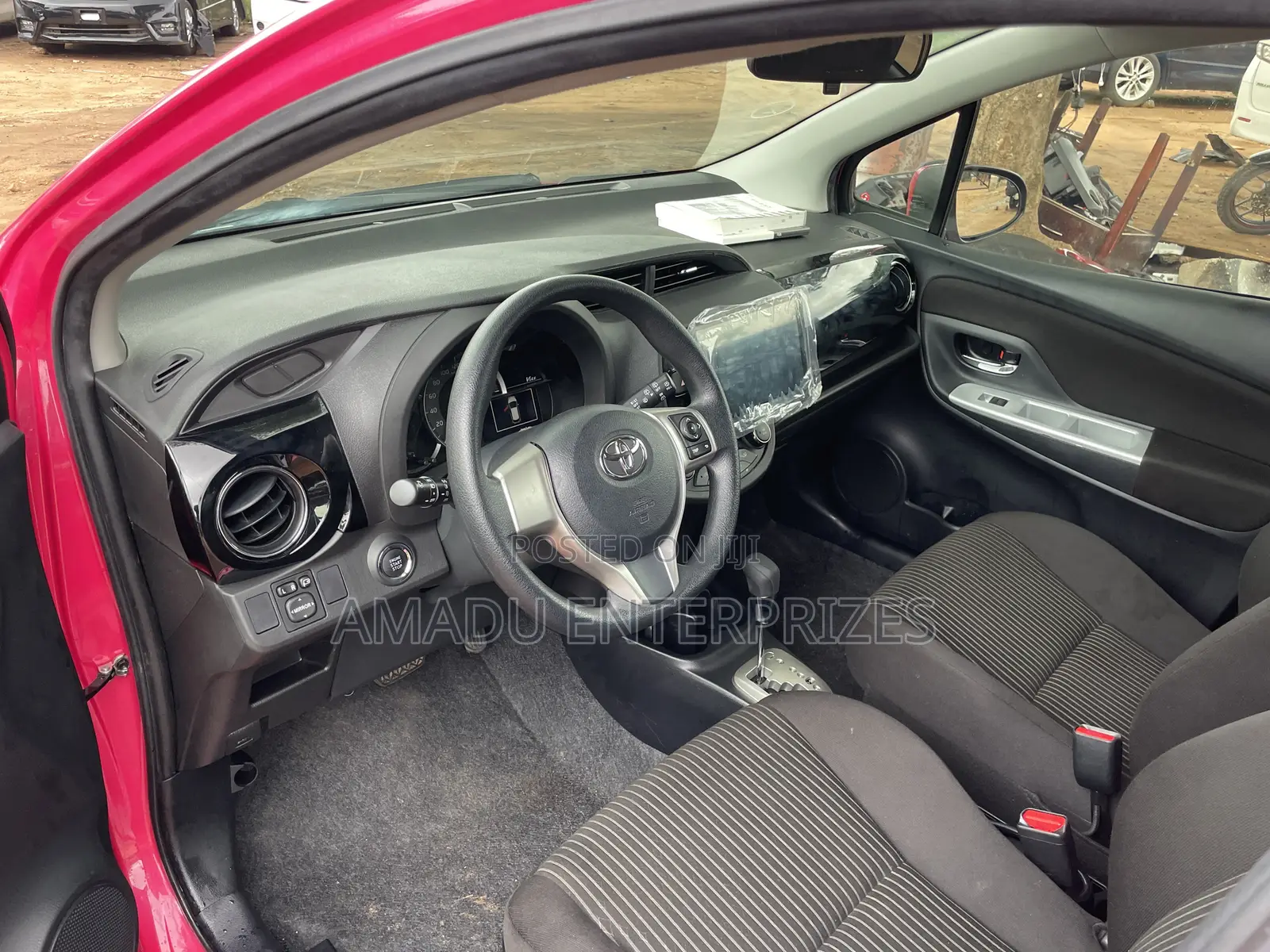 Toyota Vitz 1.3 AWD 5dr 2014 Pink