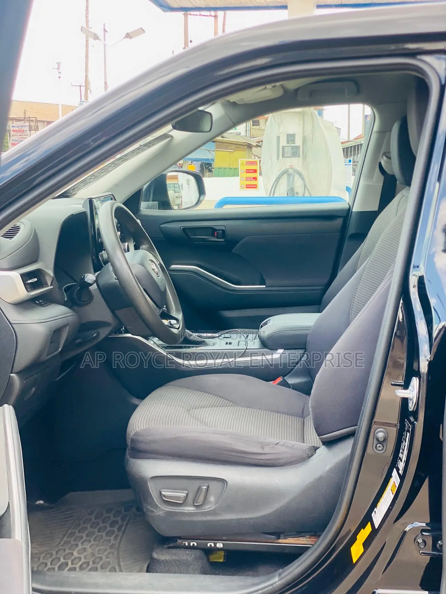 Toyota Highlander LE AWD 2020 Black