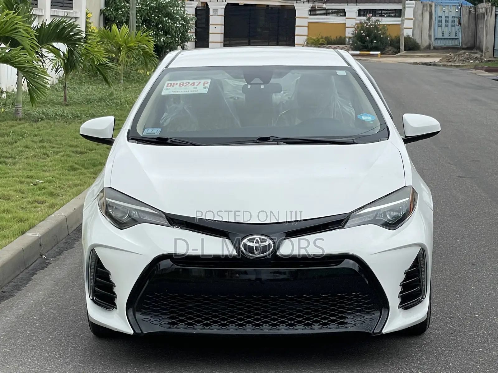 Toyota Corolla LE (1.8L 4cyl 2A) 2018 White