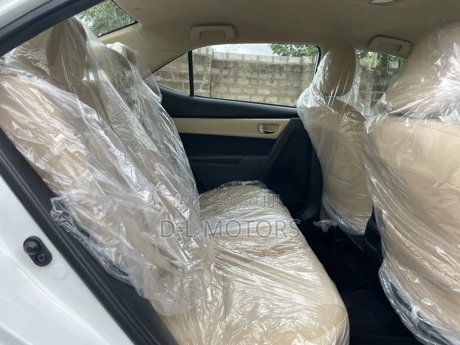 Toyota Corolla LE (1.8L 4cyl 2A) 2018 White