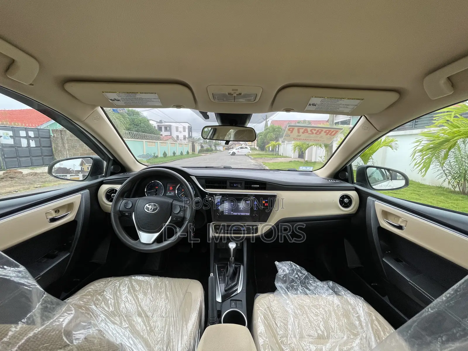 Toyota Corolla LE (1.8L 4cyl 2A) 2018 White