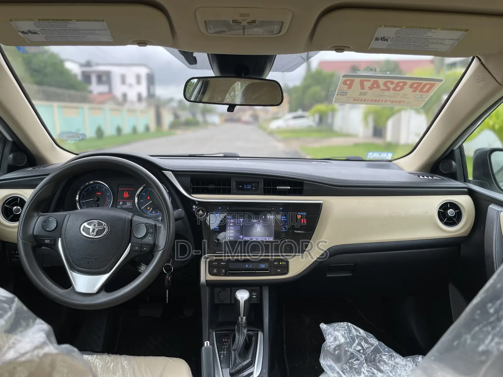 Toyota Corolla LE (1.8L 4cyl 2A) 2018 White