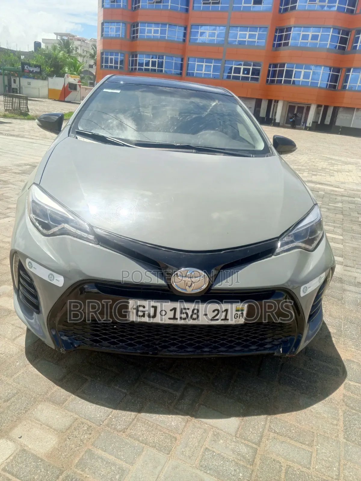 Toyota Corolla LE ECO Premium (1.8L 4cyl CVT) 2016 Gray