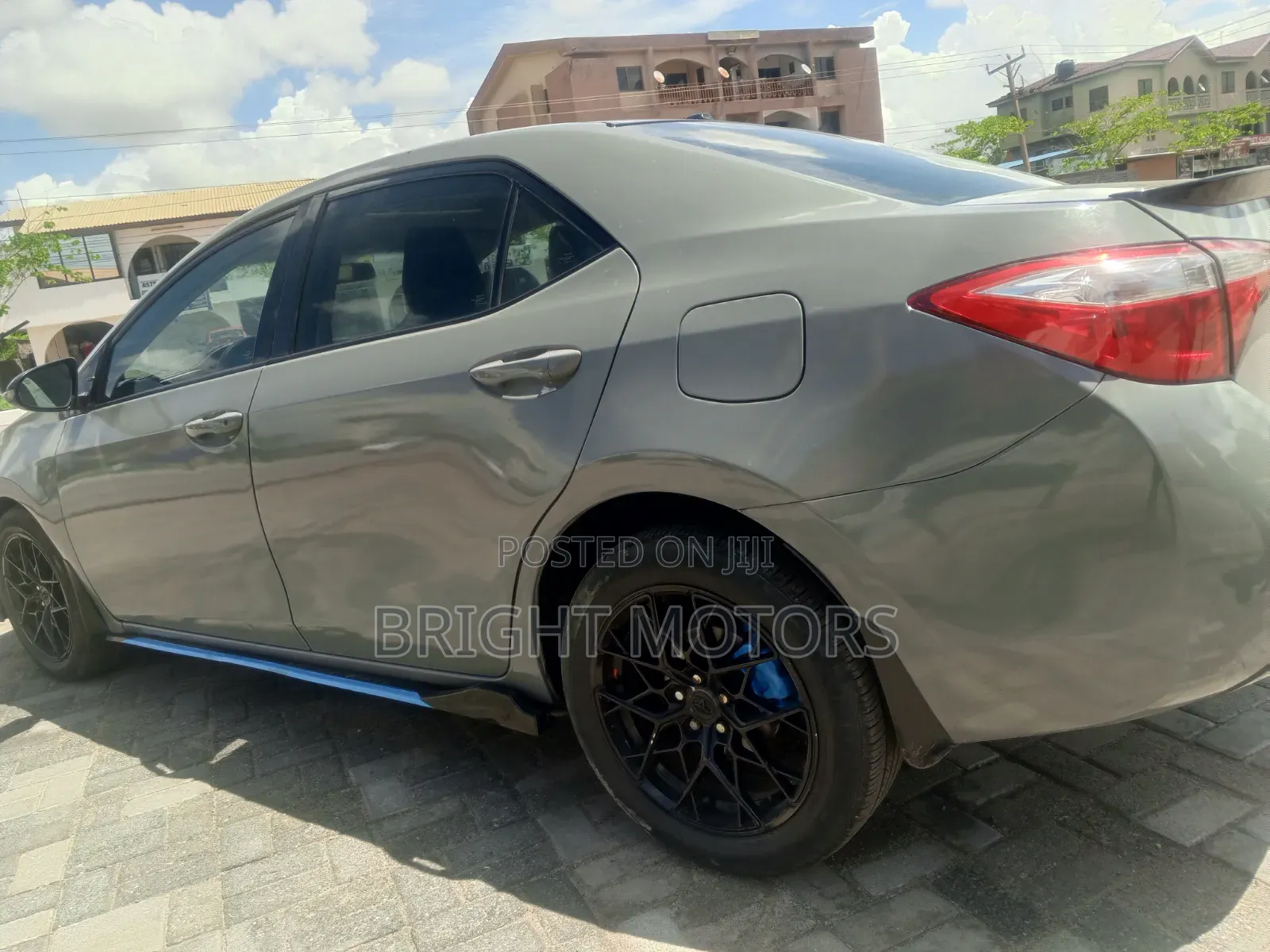 Toyota Corolla LE ECO Premium (1.8L 4cyl CVT) 2016 Gray