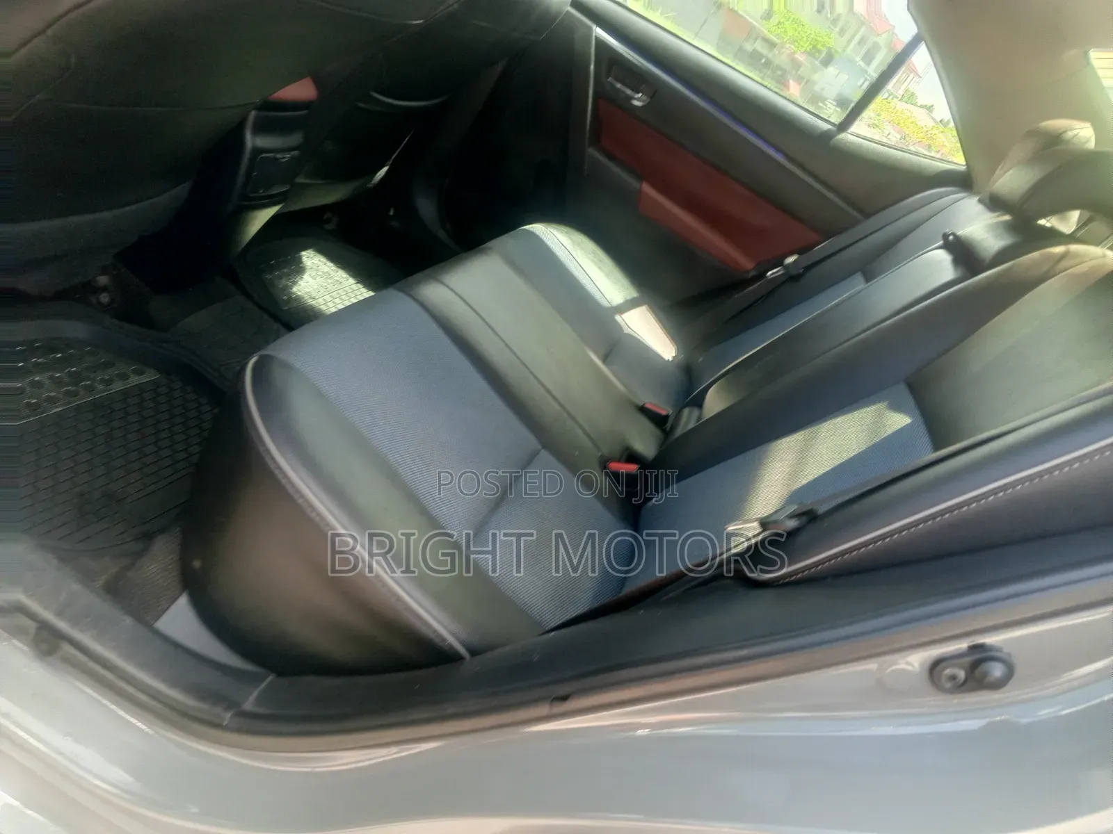 Toyota Corolla LE ECO Premium (1.8L 4cyl CVT) 2016 Gray