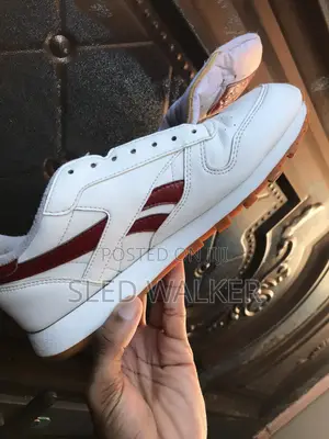 Authentic Reebok Vegan Sneaker (Foss)