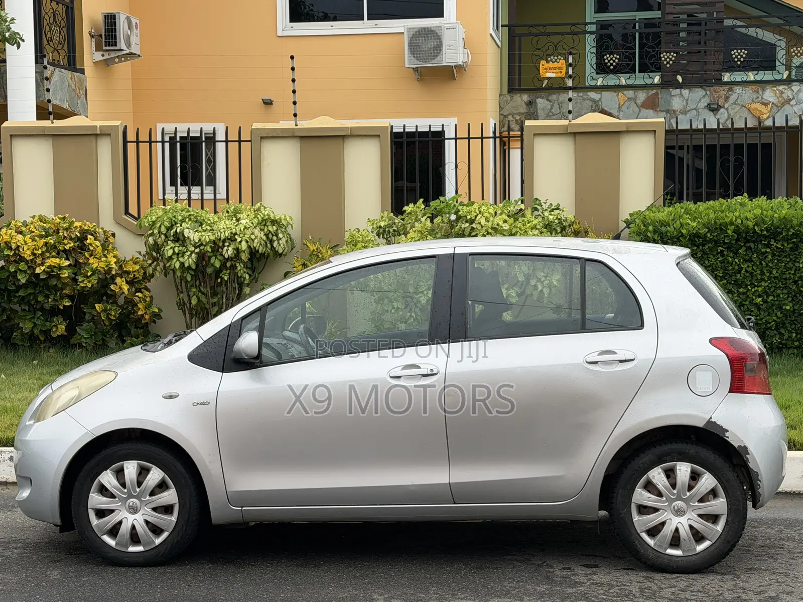 Toyota Yaris Base Hatchback 3dr 2010 Silver
