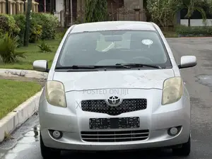 Toyota Yaris Base Hatchback 3dr 2010 Silver