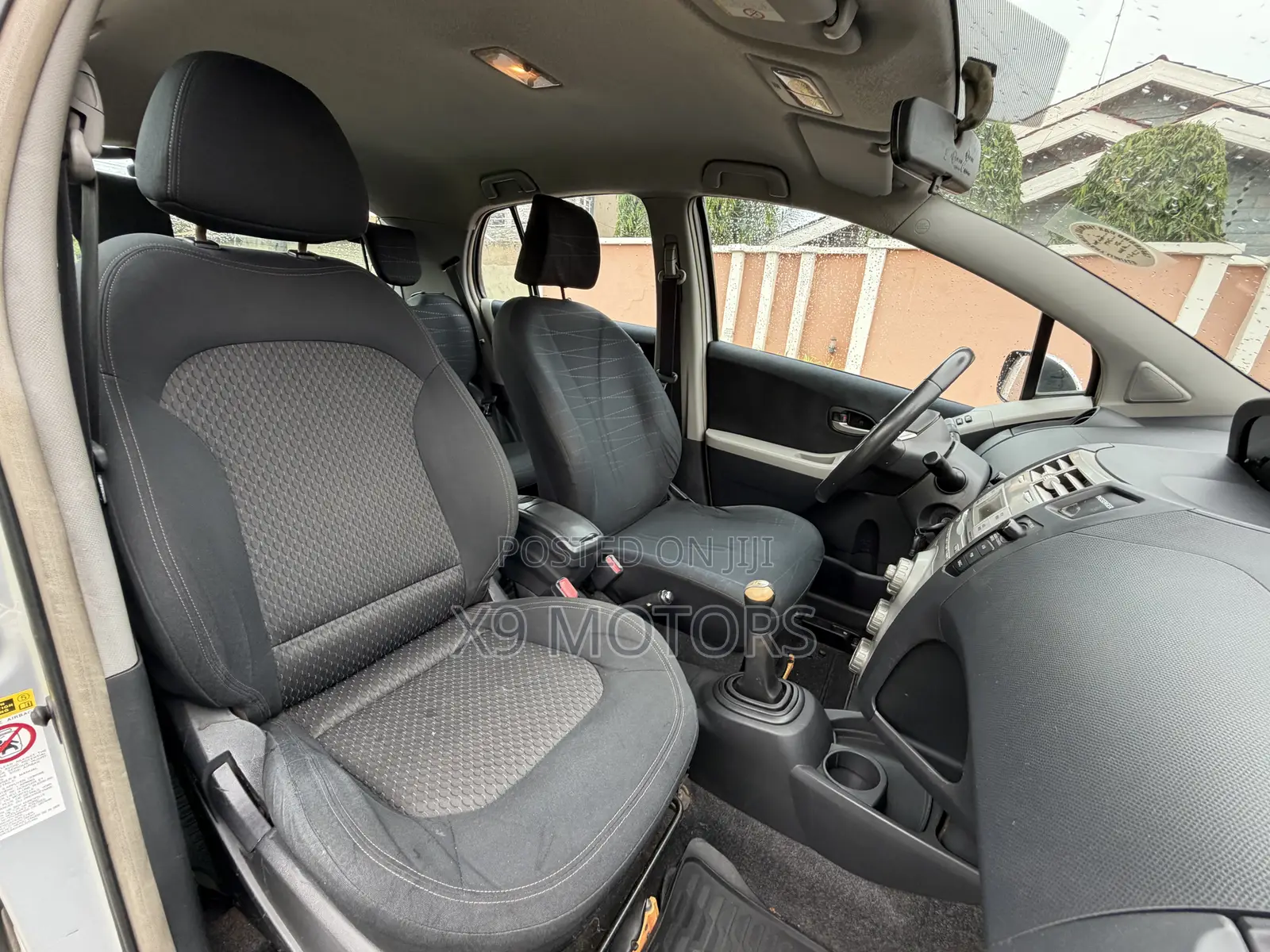 Toyota Yaris Base Hatchback 3dr 2010 Silver
