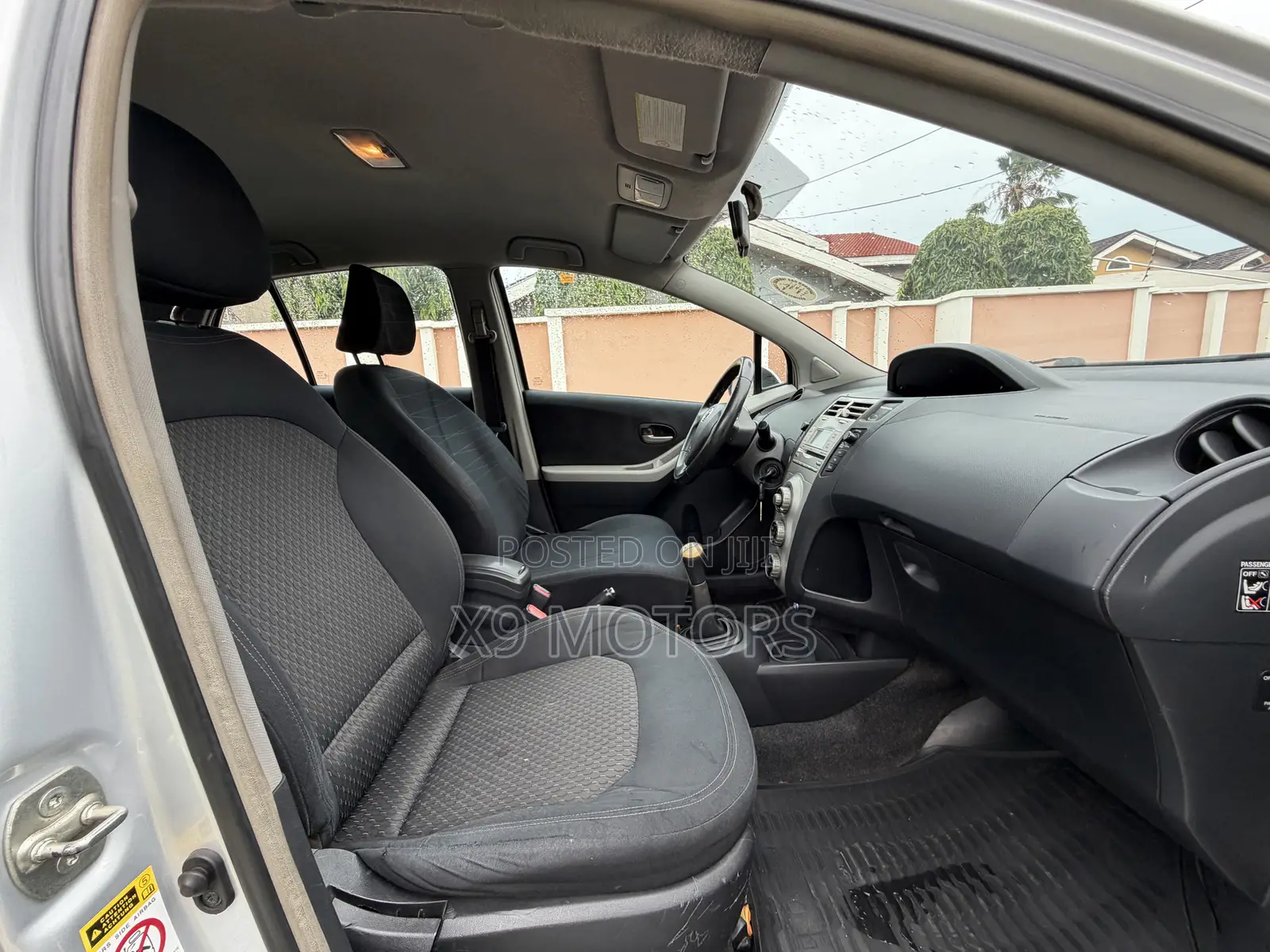 Toyota Yaris Base Hatchback 3dr 2010 Silver
