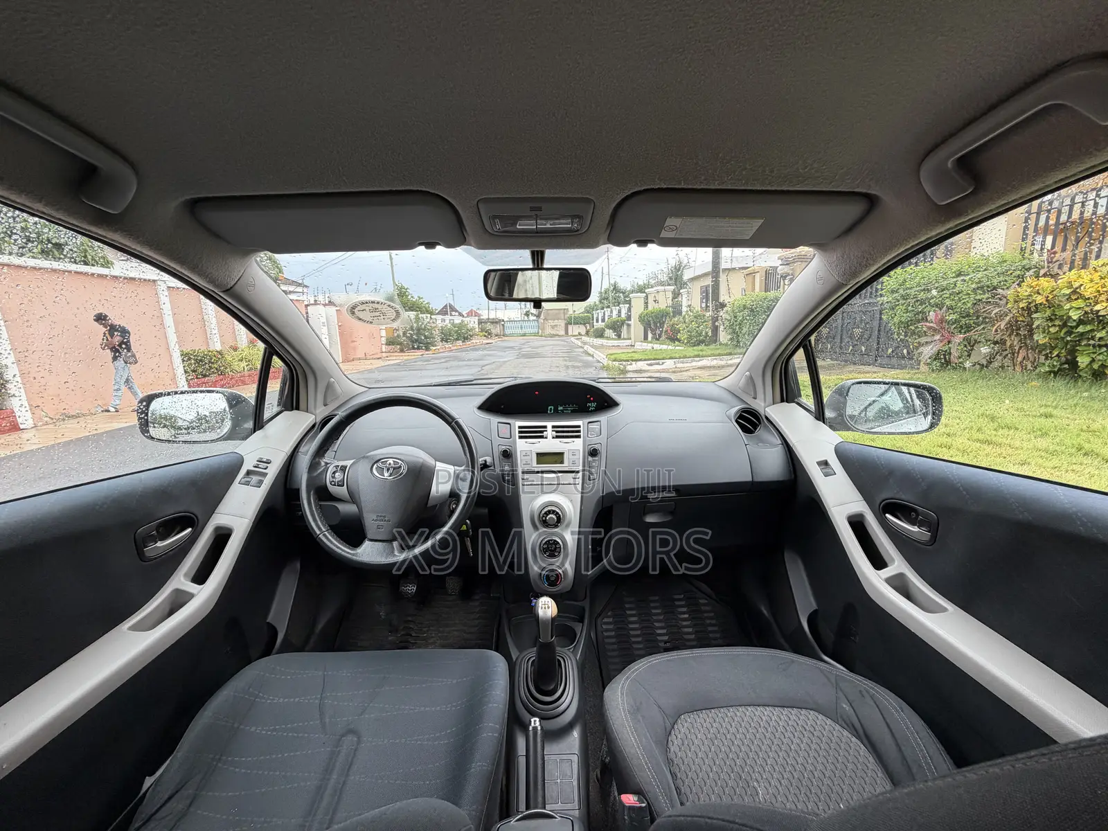 Toyota Yaris Base Hatchback 3dr 2010 Silver