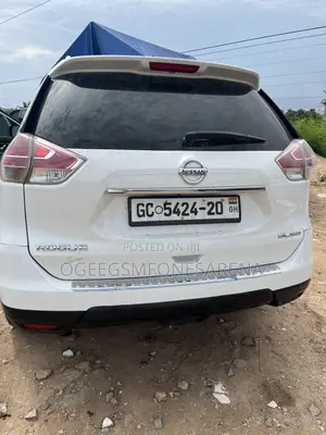 Nissan Rogue SV 4dr SUV AWD (2.5L 4cyl CVT) 2015 White