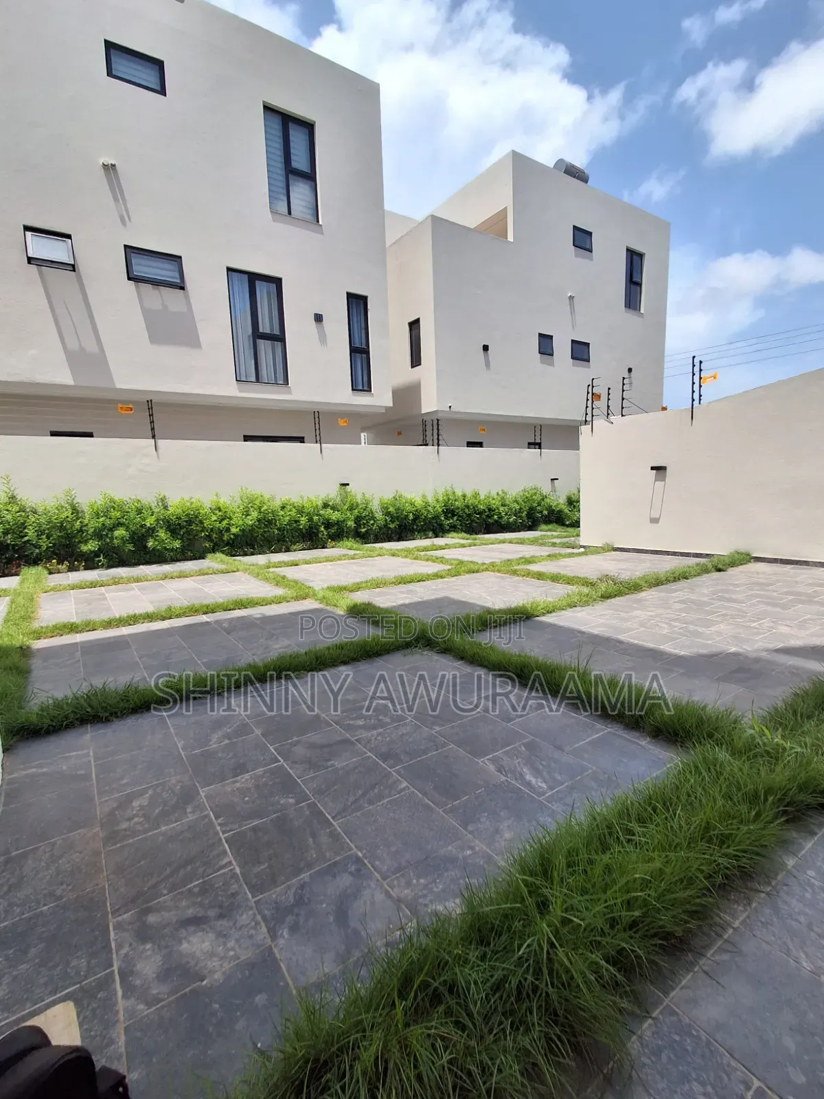 4bdrm House in Dzorwulu for sale