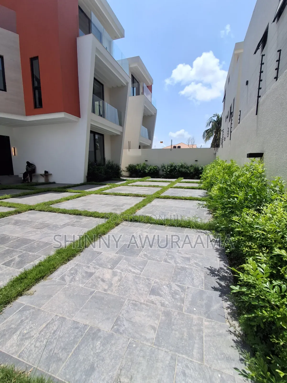 4bdrm House in Dzorwulu for sale