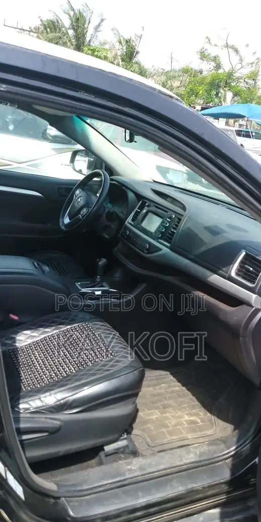 Toyota Highlander LE V6 4x4 (3.5L 6cyl 6A) 2016 Black