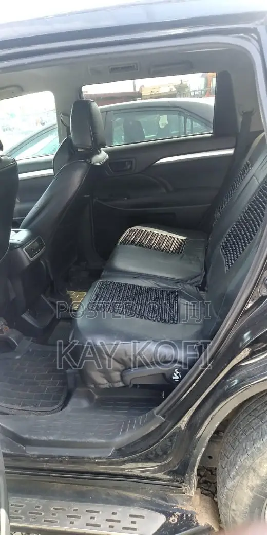 Toyota Highlander LE V6 4x4 (3.5L 6cyl 6A) 2016 Black