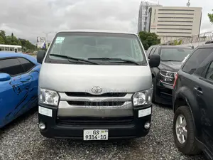 Toyota HiAce 2010 Silver