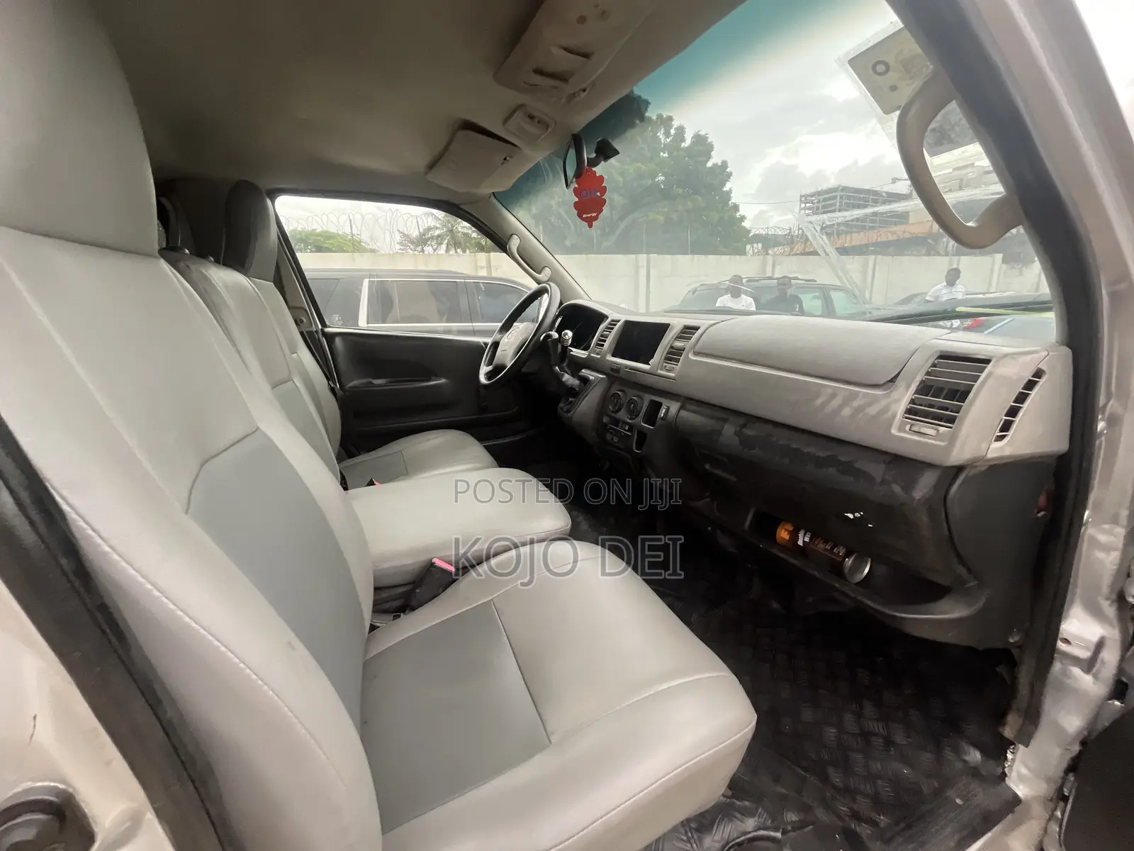 Toyota HiAce 2010 Silver