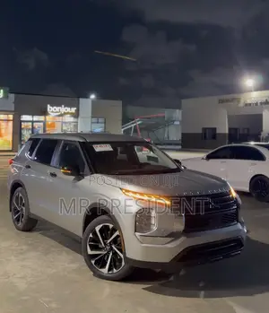 Mitsubishi Outlander 2022 Gray