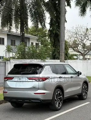 Mitsubishi Outlander 2022 Gray