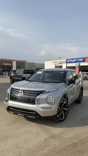 Mitsubishi Outlander 2022 Gray