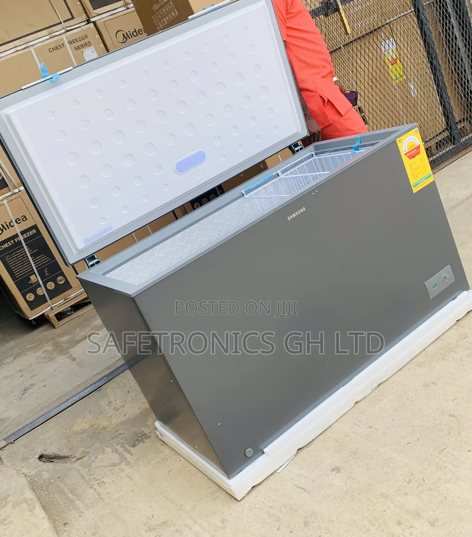 Great Offer on Samsung 371 Litres Chest Freezer Ri70f37v1gagh