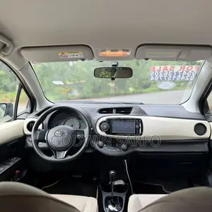 Toyota Vitz 1.3 AWD 3dr 2013 Gray