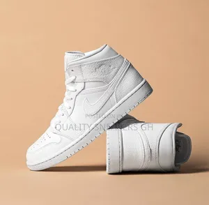 Air Jordan 1 Mid Triple White
