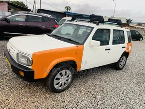 Nissan Rasheen 2000 White